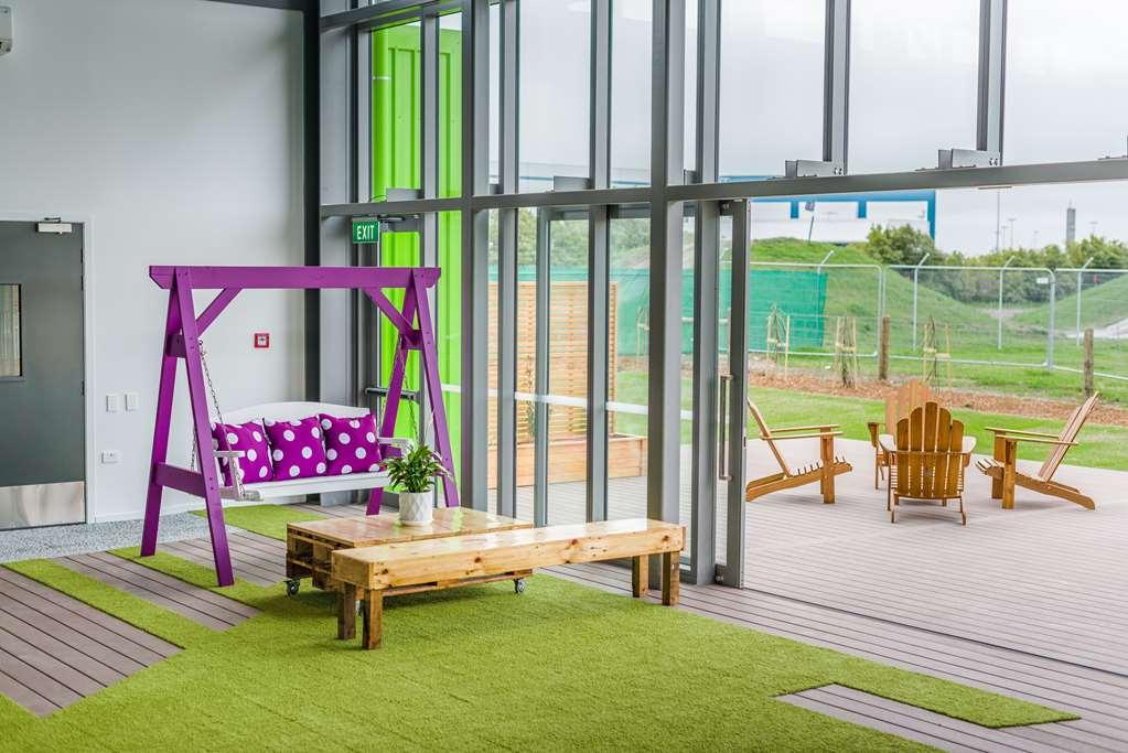 Lylo Κράισττσερτς Ανέσεις φωτογραφία The courtyard at the new school