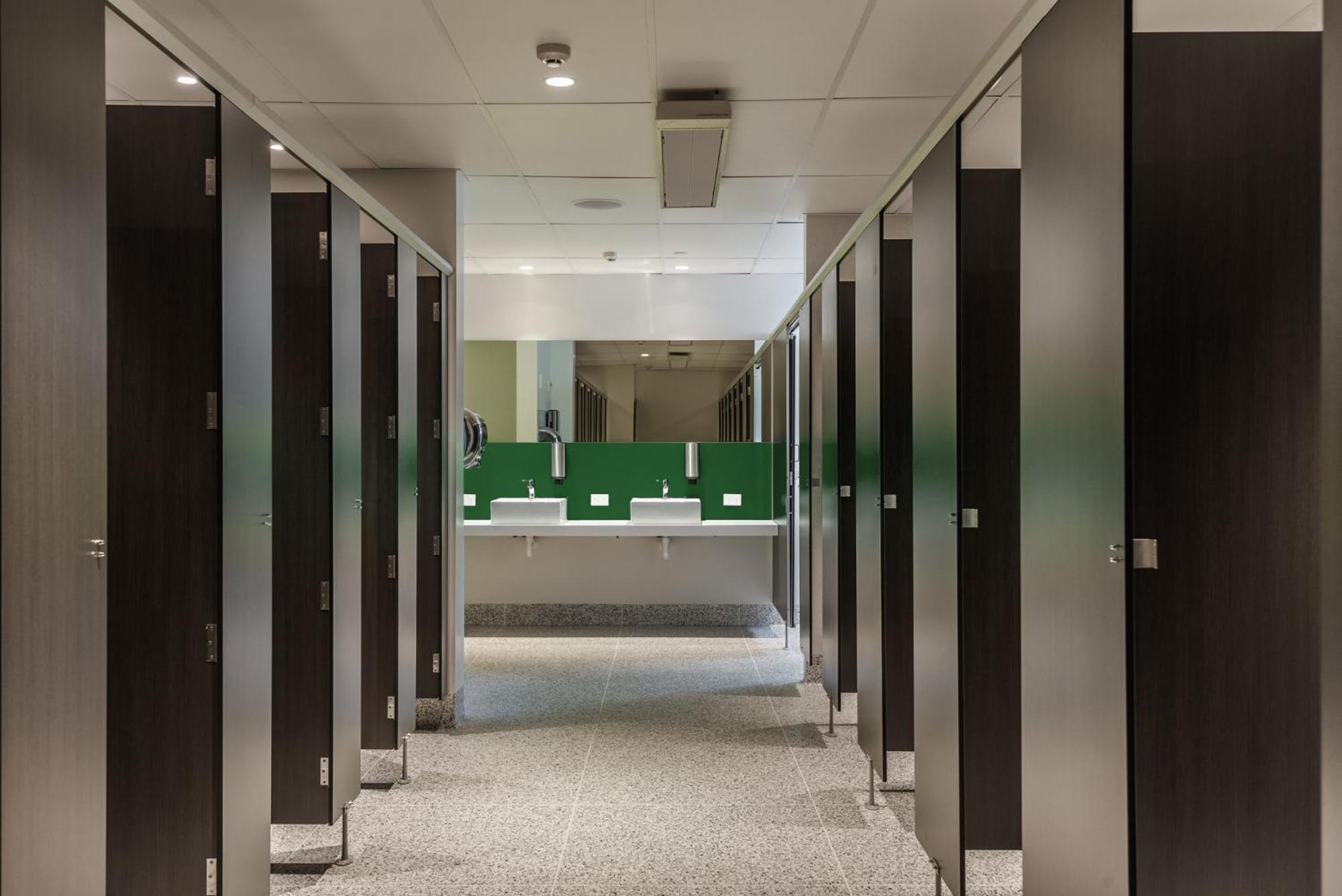 Lylo Κράισττσερτς Εξωτερικό φωτογραφία The changing rooms at the National Swimming Centre