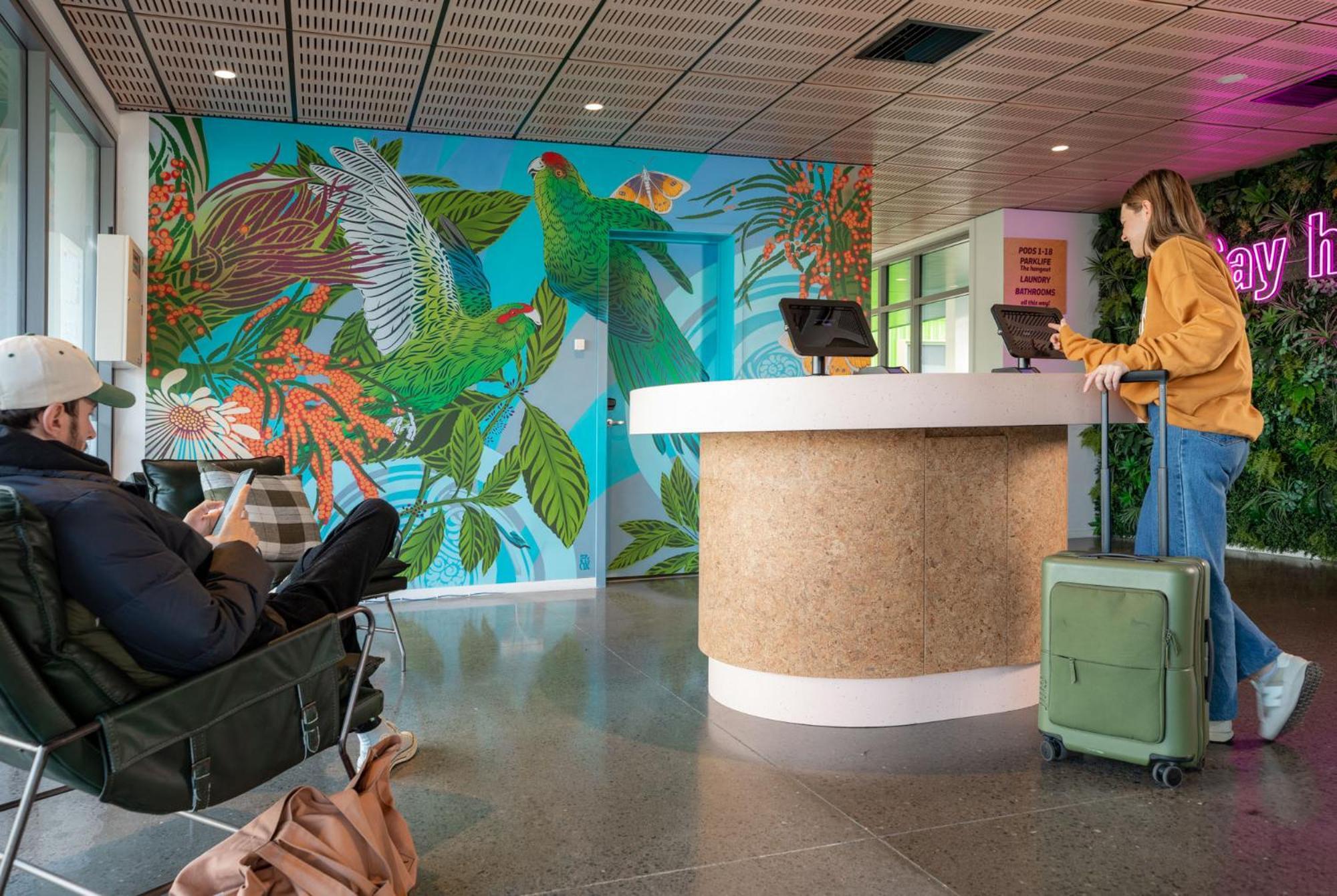 Lylo Κράισττσερτς Εξωτερικό φωτογραφία The lobby of the hotel