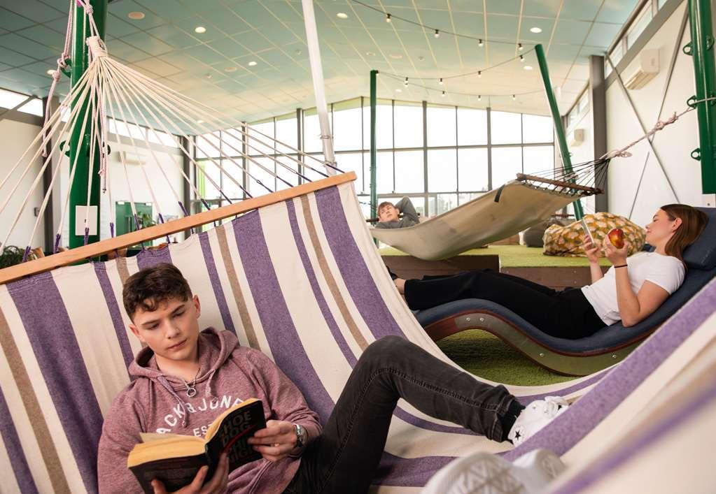 Lylo Κράισττσερτς Ανέσεις φωτογραφία Students relaxing in the library