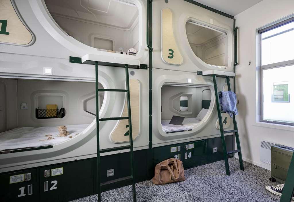 Lylo Κράισττσερτς Δωμάτιο φωτογραφία A capsule hotel in Tokyo