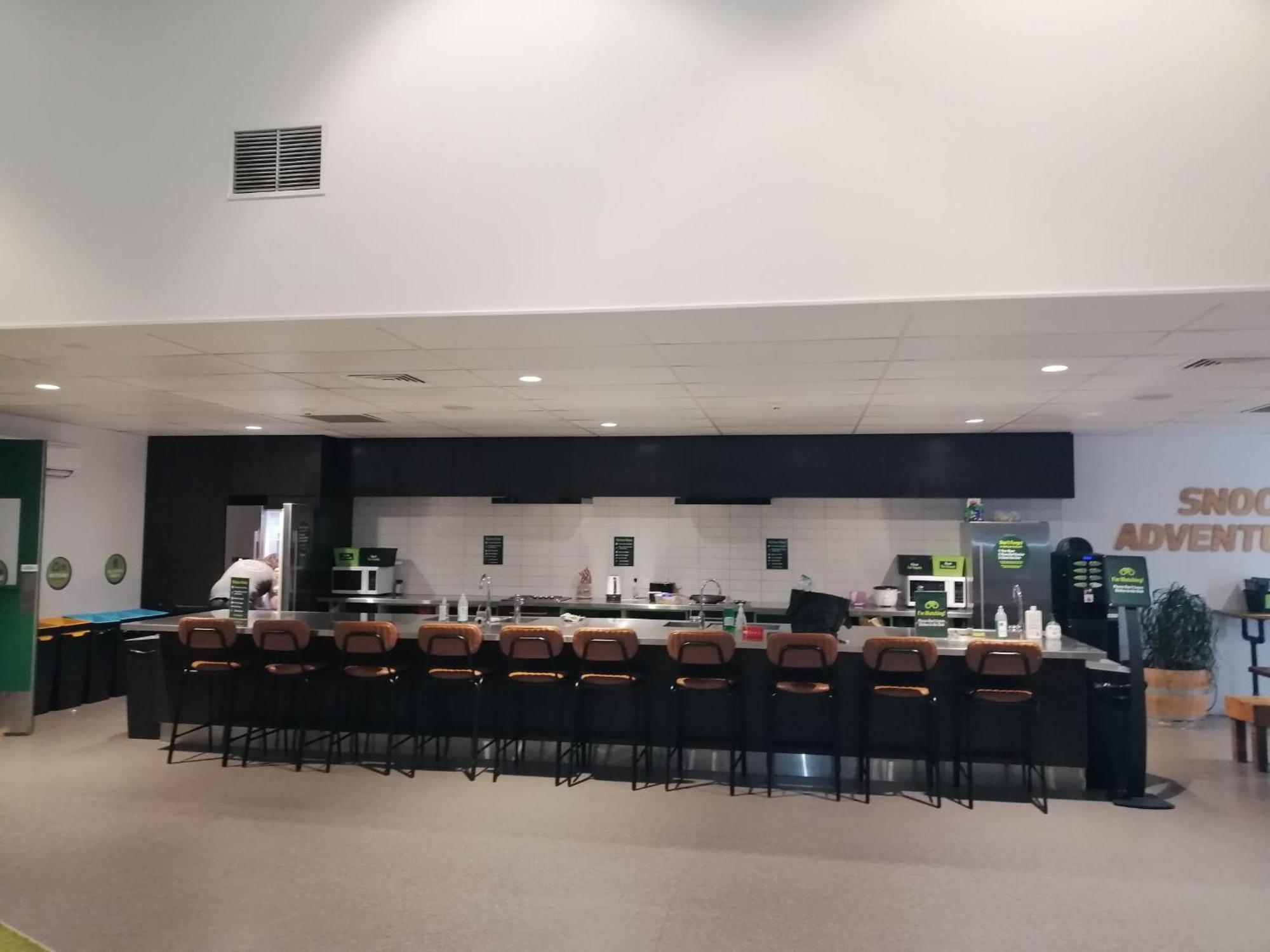 Lylo Κράισττσερτς Εξωτερικό φωτογραφία The kitchen at the new school